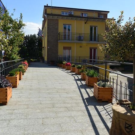 Pavia Ostello Kültér fotó