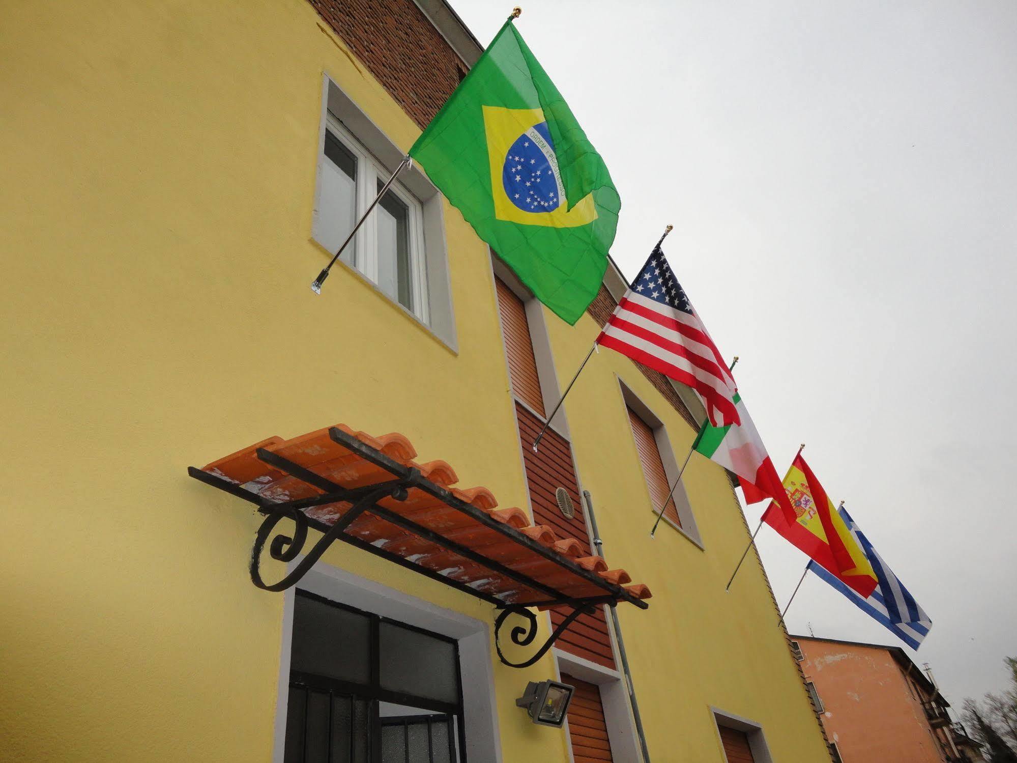 Pavia Ostello Kültér fotó